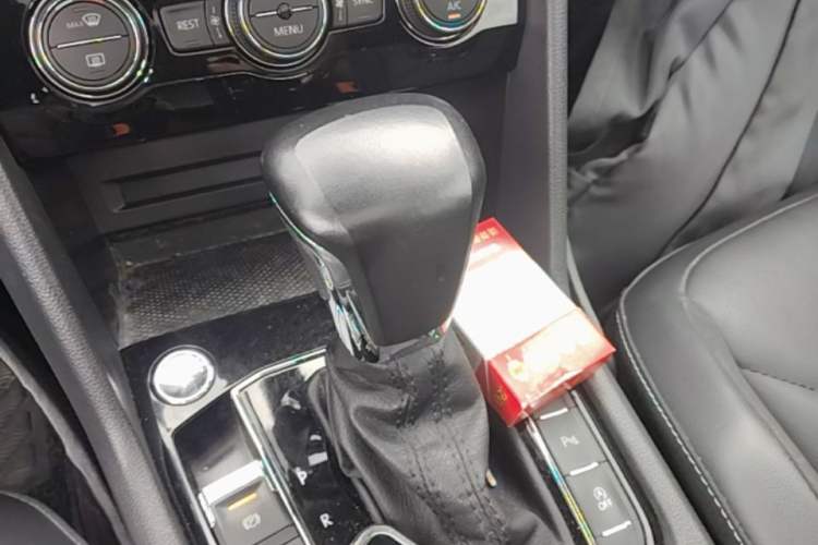 Used Volkswagen Tiguan L 2019 330TSI Automatic Two-Wheel Drive Smart Luxury Version China V Emission Standard Gear Lever
