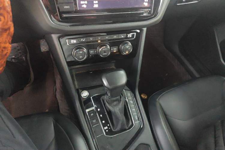 Used Volkswagen Tiguan L 2019 330TSI Automatic Two-Wheel Drive Smart Luxury Version China V Emission Standard Gear Lever