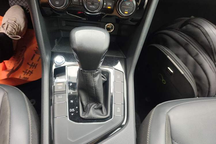 Used Volkswagen Tiguan L 2019 Updated Version 330TSI Automatic Two-Wheel Drive Panoramic Comfort Edition China VI Standard Gear Lever