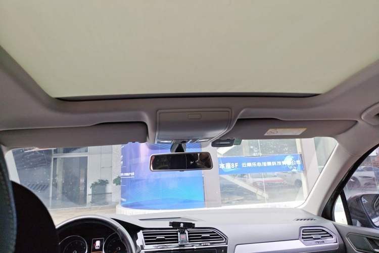 Used Volkswagen Tiguan L 2019 330TSI Automatic Two-Wheel Drive Panoramic Comfort Edition China VI Standard Headliner