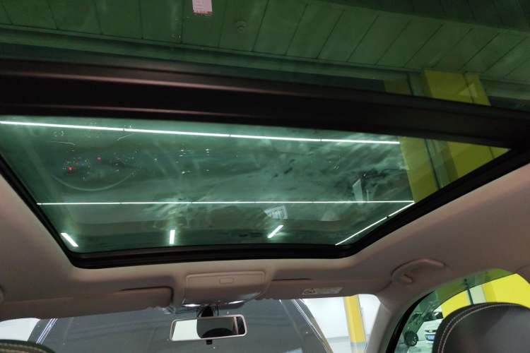 Used Volkswagen Tiguan L 2019 330TSI Automatic Two-Wheel Drive Panoramic Comfort Edition China VI Standard Headliner