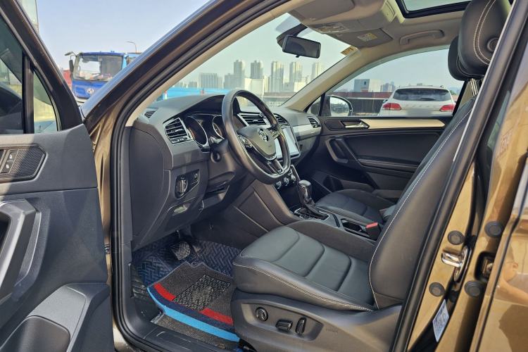 Used Volkswagen Tiguan L 2019 Updated Version 330TSI Automatic Two-Wheel Drive Panoramic Comfort Edition China VI Standard Interior 1