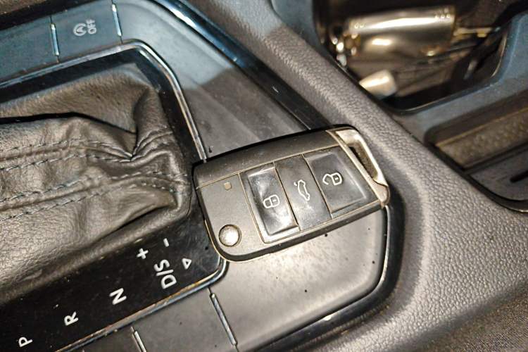 Used Volkswagen Tiguan L 2019 330TSI Automatic Two-Wheel Drive Panoramic Comfort Edition China V Standard Interior 1