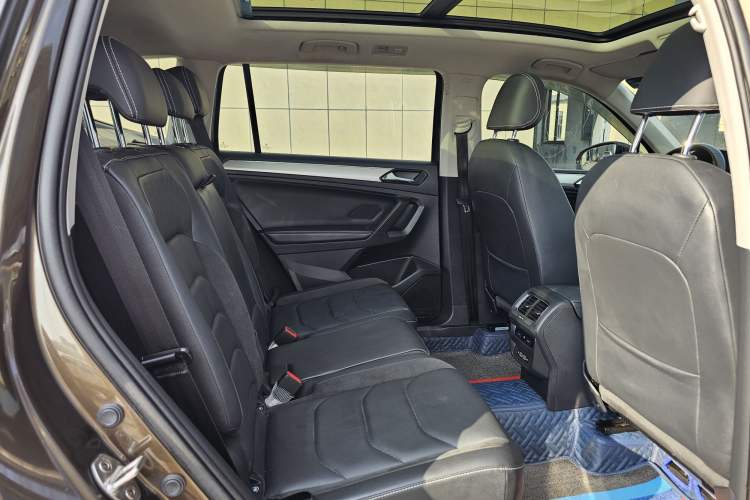 Used Volkswagen Tiguan L 2019 Updated Version 330TSI Automatic Two-Wheel Drive Panoramic Comfort Edition China VI Standard Interior 3