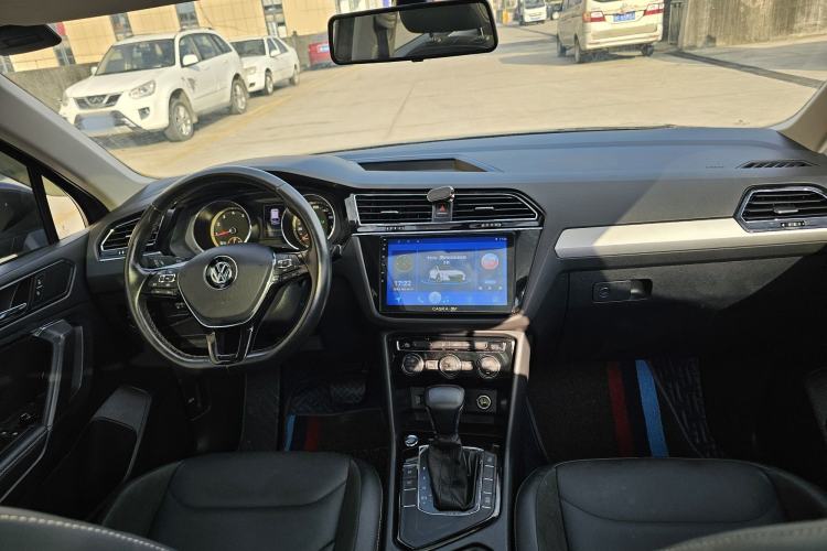 Used Volkswagen Tiguan L 2019 Updated Version 330TSI Automatic Two-Wheel Drive Panoramic Comfort Edition China VI Standard Interior 4