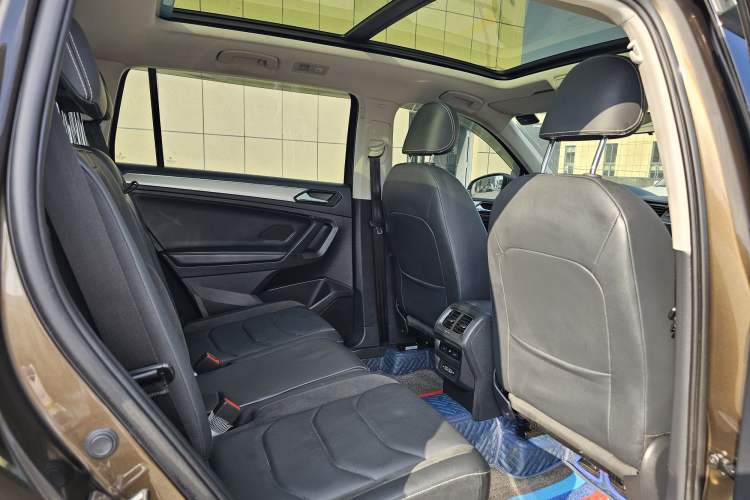 Used Volkswagen Tiguan L 2019 Updated Version 330TSI Automatic Two-Wheel Drive Panoramic Comfort Edition China VI Standard Interior 5