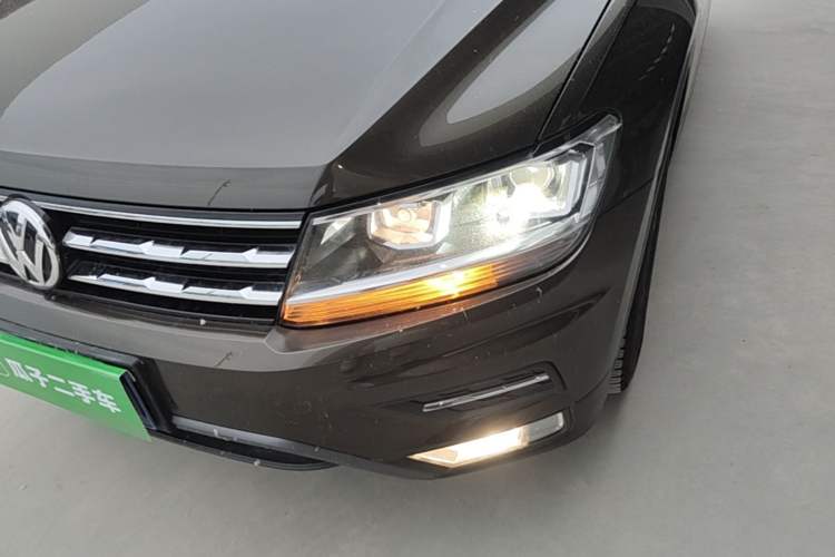 Used Volkswagen Tiguan L 2019 Updated Version 330TSI Automatic Two-Wheel Drive Panoramic Comfort Edition China VI Standard Left Front Headlight