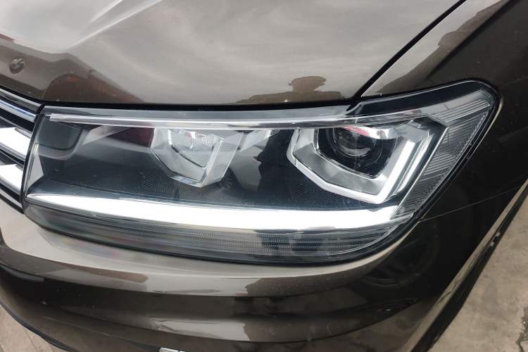 Used Volkswagen Tiguan L 2019 Updated Version 330TSI Automatic Two-Wheel Drive Panoramic Comfort Edition China VI Standard Left Front Headlight