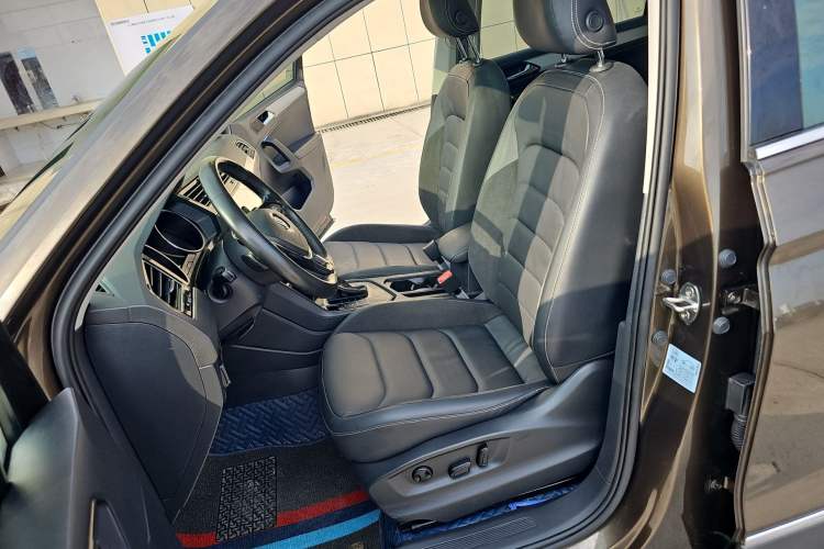 Used Volkswagen Tiguan L 2019 Updated Version 330TSI Automatic Two-Wheel Drive Panoramic Comfort Edition China VI Standard Left Front Seat