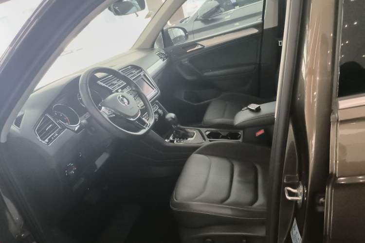 Used Volkswagen Tiguan L 2019 330TSI Automatic Two-Wheel Drive Smart Luxury Version China V Emission Standard Left Front Seat