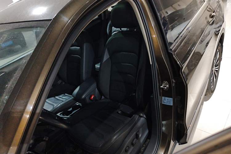 Used Volkswagen Tiguan L 2019 330TSI Automatic Two-Wheel Drive Panoramic Comfort Edition China V Standard Left Front Seat