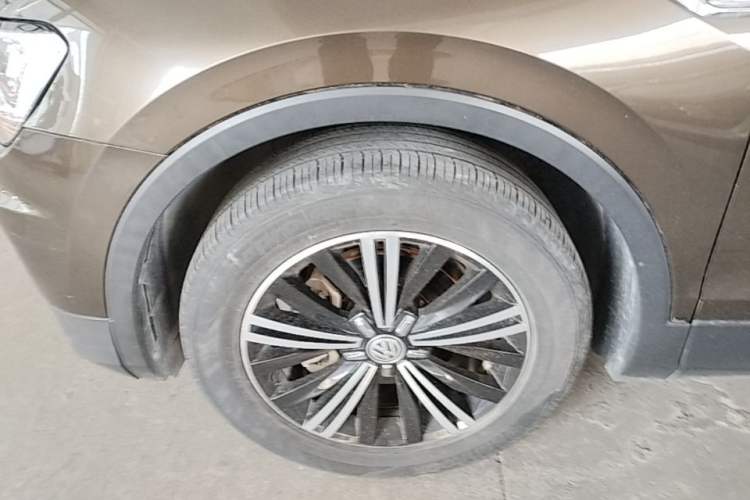 Used Volkswagen Tiguan L 2019 Updated Version 330TSI Automatic Two-Wheel Drive Panoramic Comfort Edition China VI Standard Left Front Wheel Hub