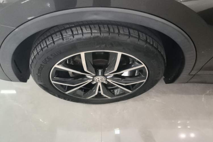 Used Volkswagen Tiguan L 2019 330TSI Automatic Two-Wheel Drive Smart Luxury Version China V Emission Standard Left Front Wheel Hub