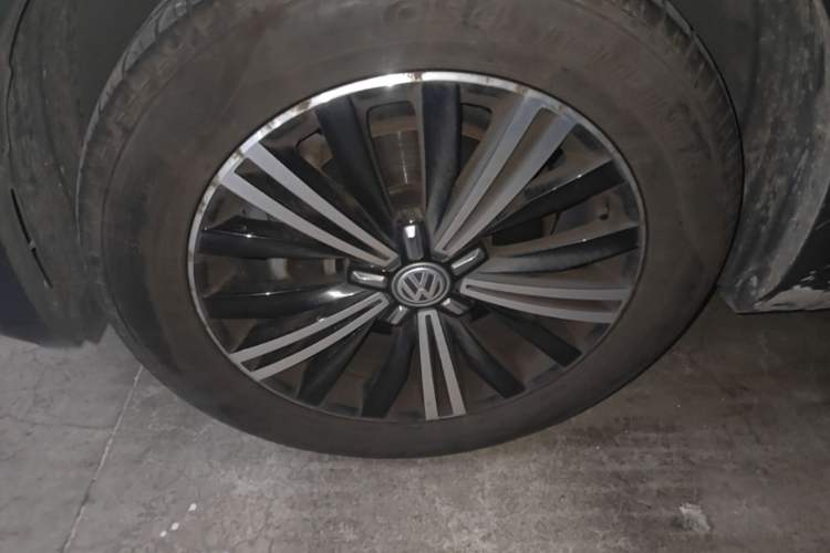 Used Volkswagen Tiguan L 2019 330TSI Automatic Two-Wheel Drive Panoramic Comfort Edition China VI Standard Left Front Wheel Hub