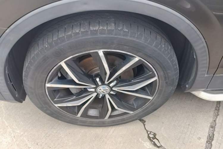Used Volkswagen Tiguan L 2019 330TSI Automatic Two-Wheel Drive Smart Luxury Version China V Emission Standard Left Front Wheel Hub
