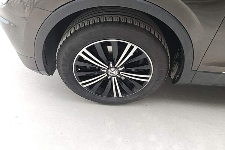 Used Volkswagen Tiguan L 2019 Updated Version 330TSI Automatic Two-Wheel Drive Panoramic Comfort Edition China VI Standard Left Front Wheel Hub
