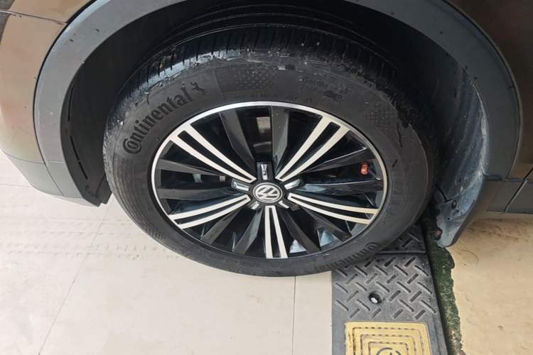 Used Volkswagen Tiguan L 2019 330TSI Automatic Two-Wheel Drive Panoramic Comfort Edition China VI Standard Left Front Wheel Hub