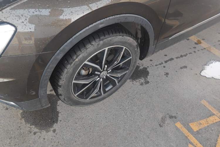 Used Volkswagen Tiguan L 2019 330TSI Automatic Two-Wheel Drive Smart Luxury Version China V Emission Standard Left Front Wheel Hub