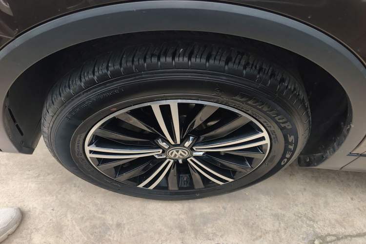 Used Volkswagen Tiguan L 2019 Updated Version 330TSI Automatic Two-Wheel Drive Panoramic Comfort Edition China VI Standard Left Front Wheel Hub