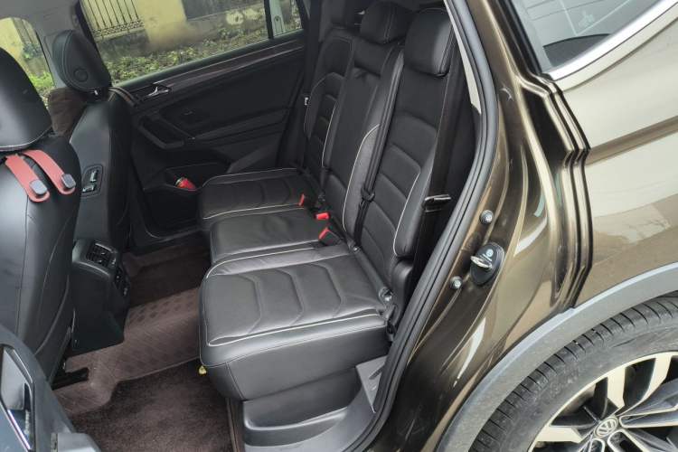 Used Volkswagen Tiguan L 2019 380TSI Automatic All-Wheel Drive R-Line Flagship Edition China VI Standard Left Rear Seat