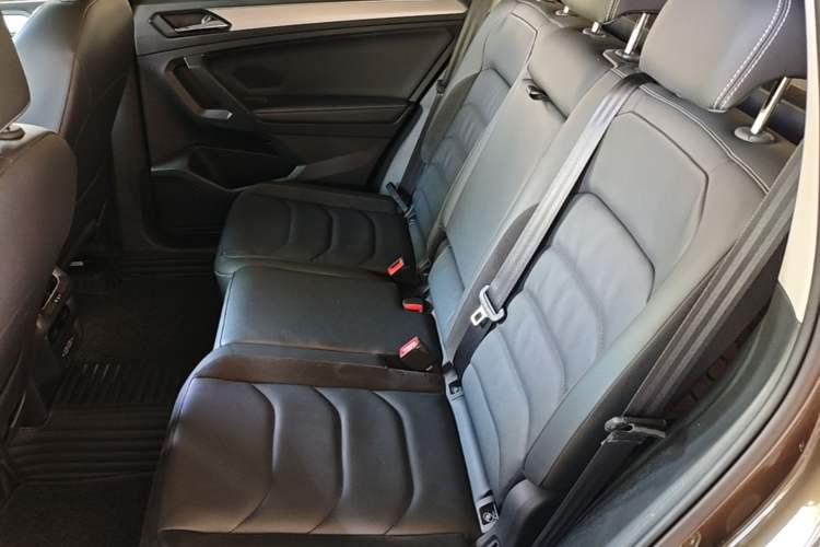 Used Volkswagen Tiguan L 2019 380TSI Automatic All-Wheel Drive Intelligent Luxury Version China V Standard Left Rear Seat