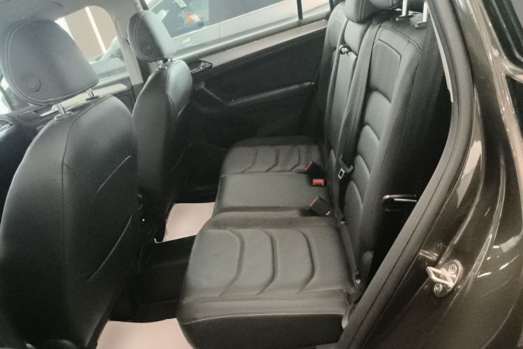 Used Volkswagen Tiguan L 2019 330TSI Automatic Two-Wheel Drive Smart Luxury Version China V Emission Standard Left Rear Seat