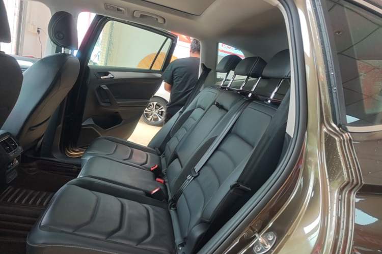 Used Volkswagen Tiguan L 2019 330TSI Automatic Two-Wheel Drive Panoramic Comfort Edition China VI Standard Left Rear Seat
