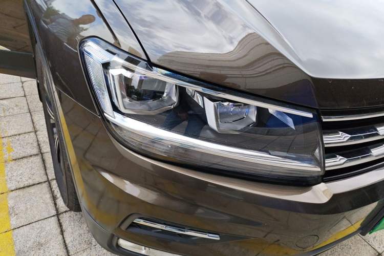 Used Volkswagen Tiguan L 2019 330TSI Automatic Two-Wheel Drive Panoramic Comfort Edition China VI Standard Right Front Headlight
