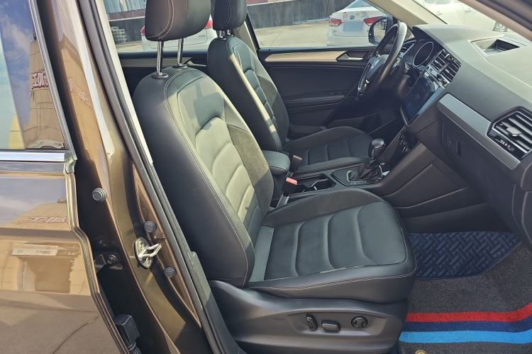 Used Volkswagen Tiguan L 2019 Updated Version 330TSI Automatic Two-Wheel Drive Panoramic Comfort Edition China VI Standard Right Front Seat