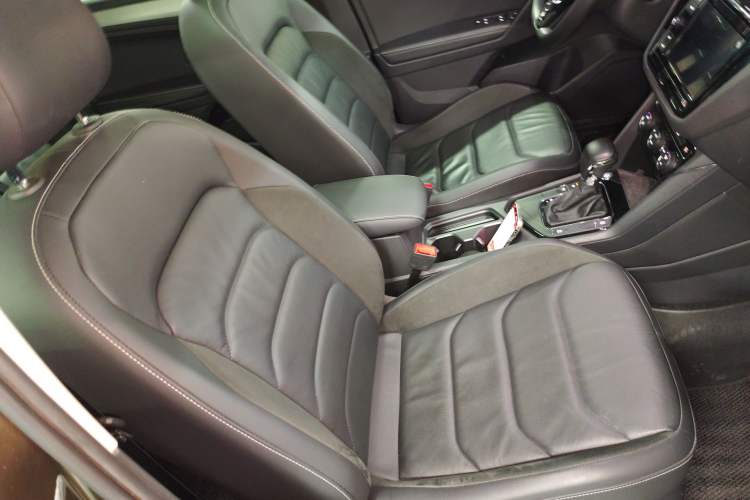 Used Volkswagen Tiguan L 2019 330TSI Automatic Two-Wheel Drive Panoramic Comfort Edition China VI Standard Right Front Seat