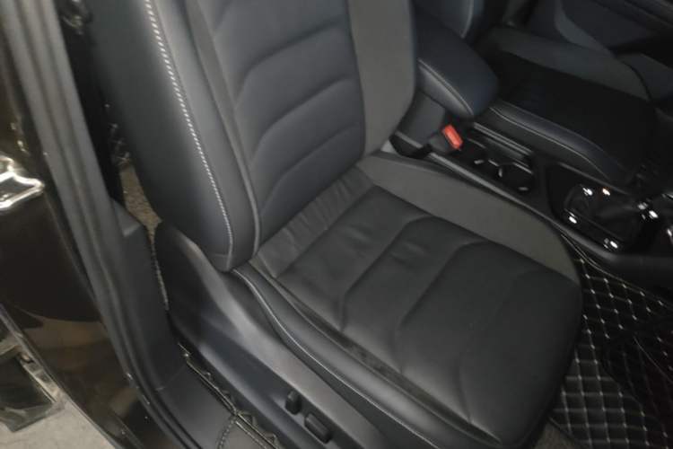 Used Volkswagen Tiguan L 2019 330TSI Automatic Two-Wheel Drive Panoramic Comfort Edition China VI Standard Right Front Seat