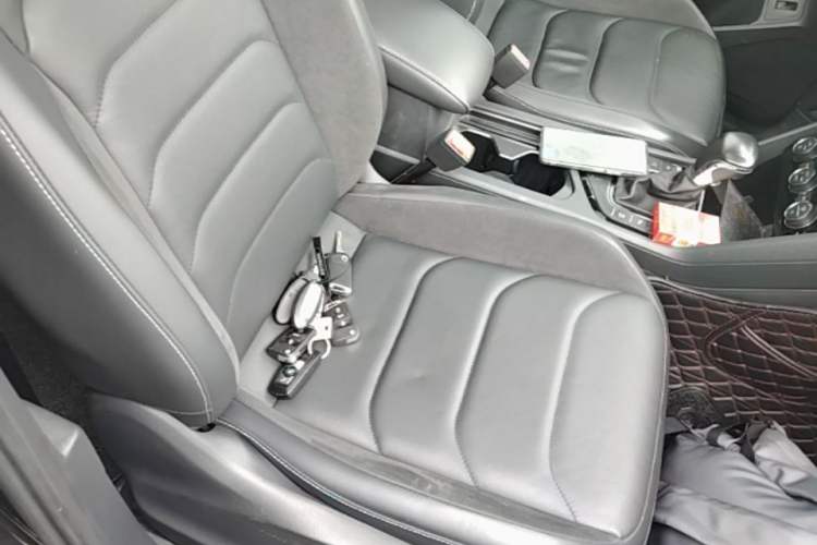 Used Volkswagen Tiguan L 2019 330TSI Automatic Two-Wheel Drive Smart Luxury Version China V Emission Standard Right Front Seat