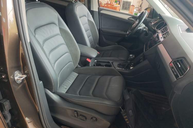 Used Volkswagen Tiguan L 2019 330TSI Automatic Two-Wheel Drive Panoramic Comfort Edition China VI Standard Right Front Seat