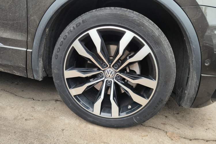 Used Volkswagen Tiguan L 2019 380TSI Automatic All-Wheel Drive R-Line Flagship Edition China VI Standard Right Front Wheel Hub
