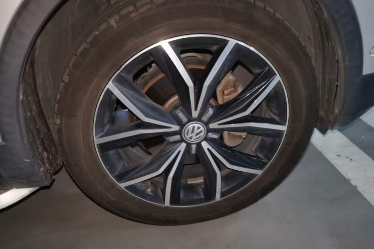 Used Volkswagen Tiguan L 2019 330TSI Automatic Two-Wheel Drive Smart Luxury Version China VI Standard Right Front Wheel Hub