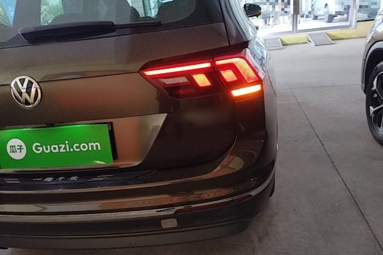 Used Volkswagen Tiguan L 2019 Updated Version 330TSI Automatic Two-Wheel Drive Panoramic Comfort Edition China VI Standard Right Rear Taillight