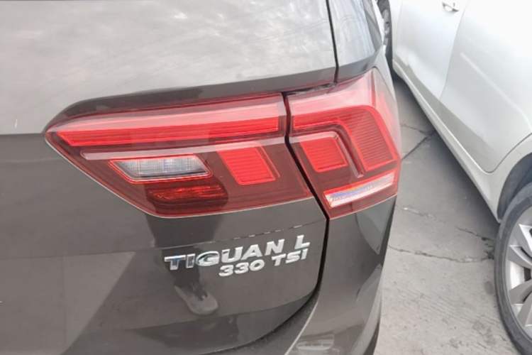 Used Volkswagen Tiguan L 2019 330TSI Automatic Two-Wheel Drive Smart Luxury Version China V Emission Standard Right Rear Taillight