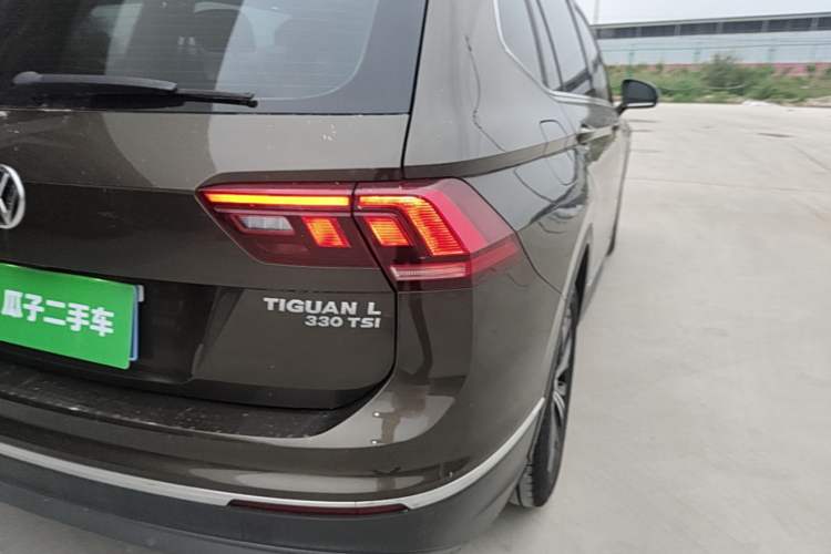 Used Volkswagen Tiguan L 2019 Updated Version 330TSI Automatic Two-Wheel Drive Panoramic Comfort Edition China VI Standard Right Rear Taillight