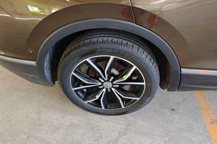 Used Volkswagen Tiguan L 2019 380TSI Automatic All-Wheel Drive Intelligent Luxury Version China V Standard Right Rear Wheel Hub