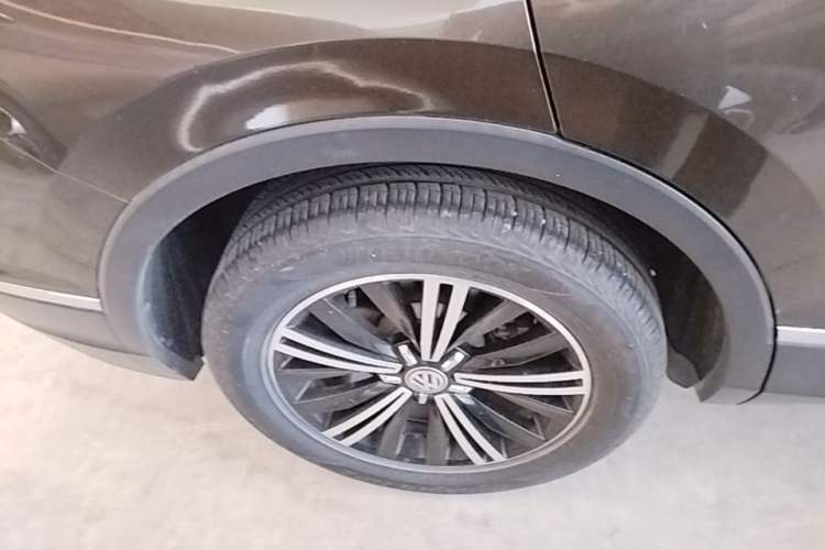 Used Volkswagen Tiguan L 2019 Updated Version 330TSI Automatic Two-Wheel Drive Panoramic Comfort Edition China VI Standard Right Rear Wheel Hub