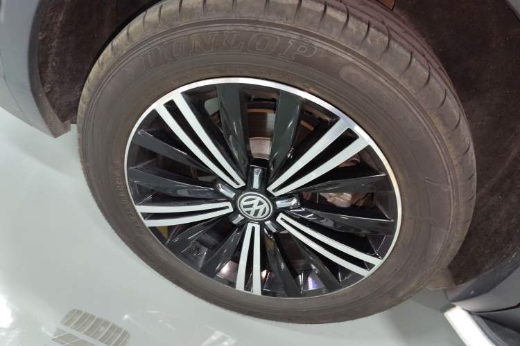 Used Volkswagen Tiguan L 2019 330TSI Automatic Two-Wheel Drive Panoramic Comfort Edition China VI Standard Right Rear Wheel Hub