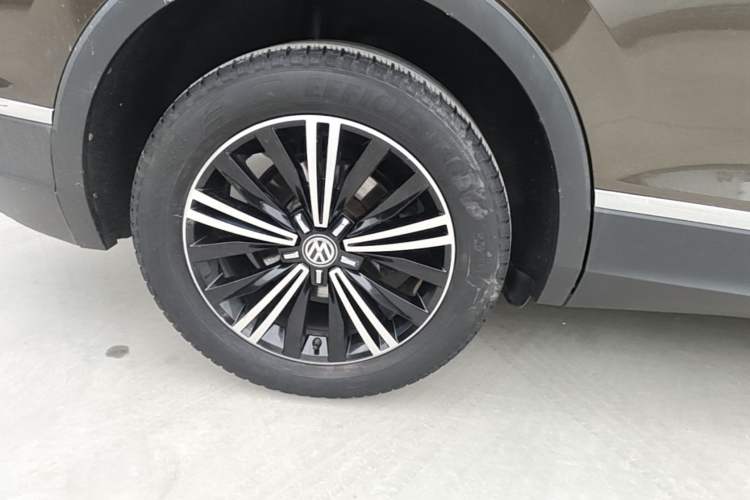 Used Volkswagen Tiguan L 2019 Updated Version 330TSI Automatic Two-Wheel Drive Panoramic Comfort Edition China VI Standard Right Rear Wheel Hub