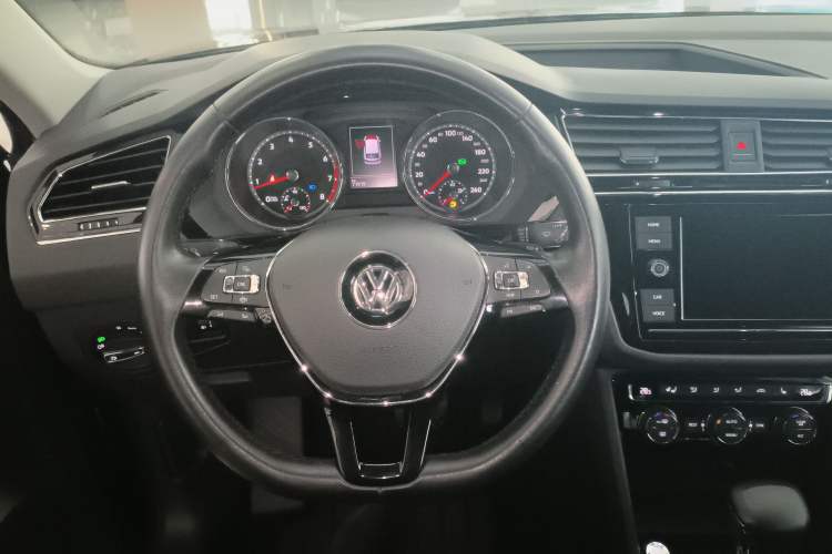 Used Volkswagen Tiguan L 2019 330TSI Automatic Two-Wheel Drive Smart Luxury Version China V Emission Standard Steering Wheel