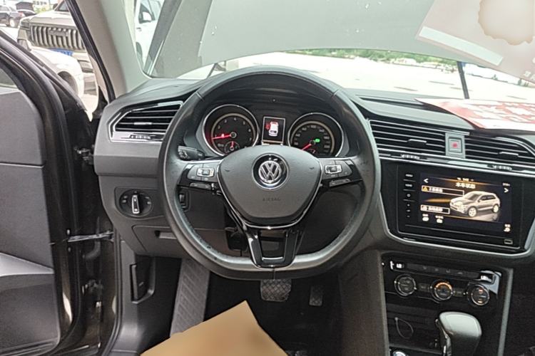 Used Volkswagen Tiguan L 2019 Updated Version 330TSI Automatic Two-Wheel Drive Panoramic Comfort Edition China VI Standard Steering Wheel