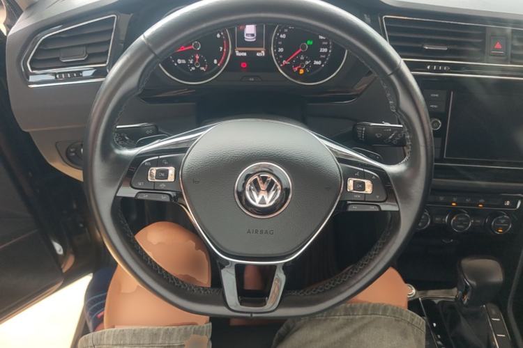 Used Volkswagen Tiguan L 2019 330TSI Automatic Two-Wheel Drive Panoramic Comfort Edition China VI Standard Steering Wheel