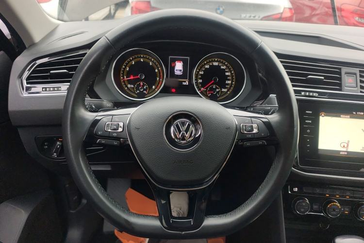 Used Volkswagen Tiguan L 2019 Updated Version 330TSI Automatic Two-Wheel Drive Panoramic Comfort Edition China VI Standard Steering Wheel