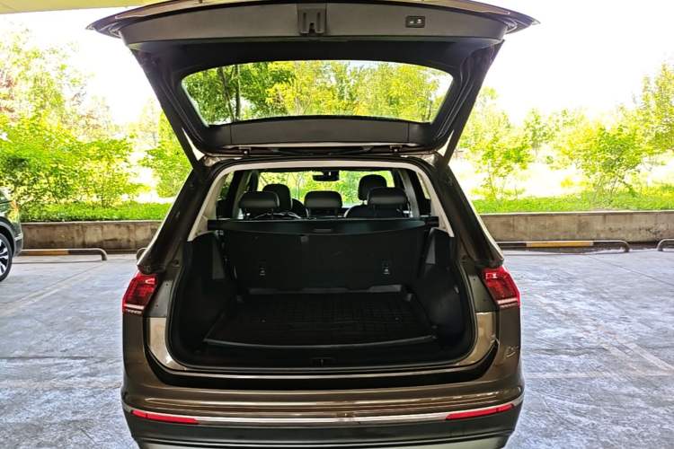 Used Volkswagen Tiguan L 2019 380TSI Automatic All-Wheel Drive Intelligent Luxury Version China V Standard Trunk