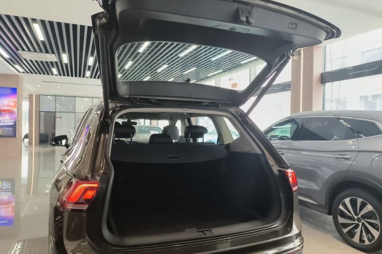 Used Volkswagen Tiguan L 2019 330TSI Automatic Two-Wheel Drive Smart Luxury Version China V Emission Standard Trunk