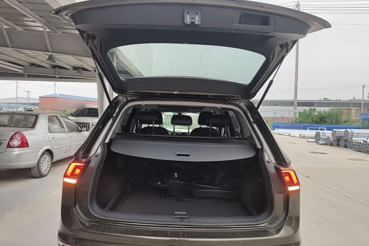 Used Volkswagen Tiguan L 2019 Updated Version 330TSI Automatic Two-Wheel Drive Panoramic Comfort Edition China VI Standard Trunk
