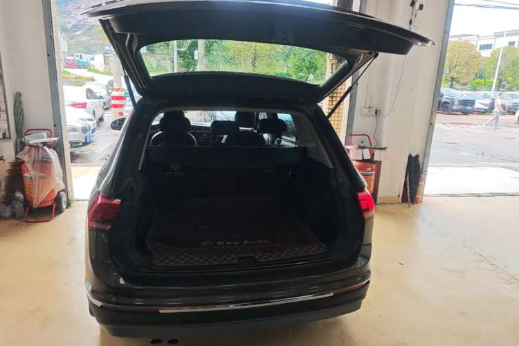 Used Volkswagen Tiguan L 2019 330TSI Automatic Two-Wheel Drive Panoramic Comfort Edition China VI Standard Trunk
